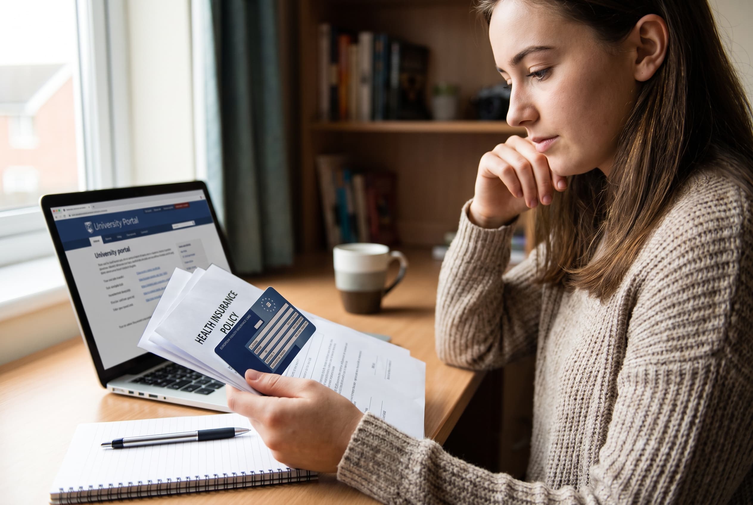 Étudiant souscrivant à une assurance santé